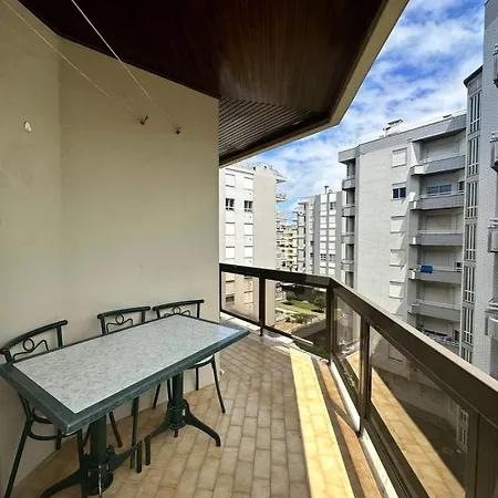 Completo, Amorosa, Daire Viana do Castelo